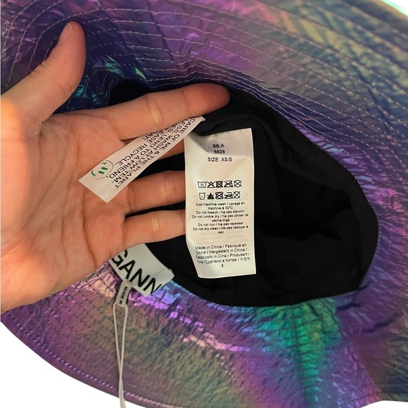 Ganni Quilted Recycled  Tech Bucket Hat - Picture 7 of 7